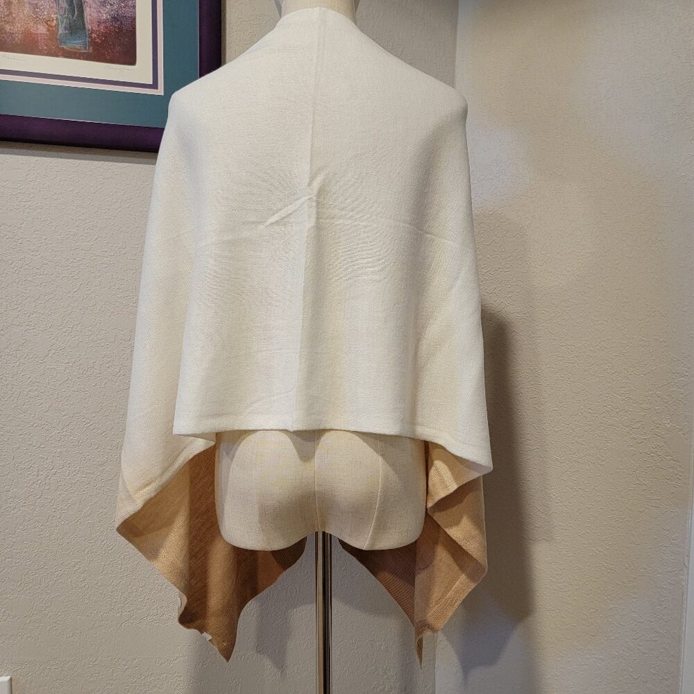 Tan/Cream Sweater Shrug, One Size.  Excellent Condition, button detail. - Picture 3 of 3